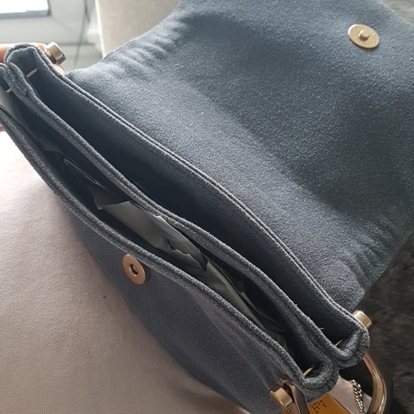 NWT Grey purse with gold tone hardware - Picture 4 of 5